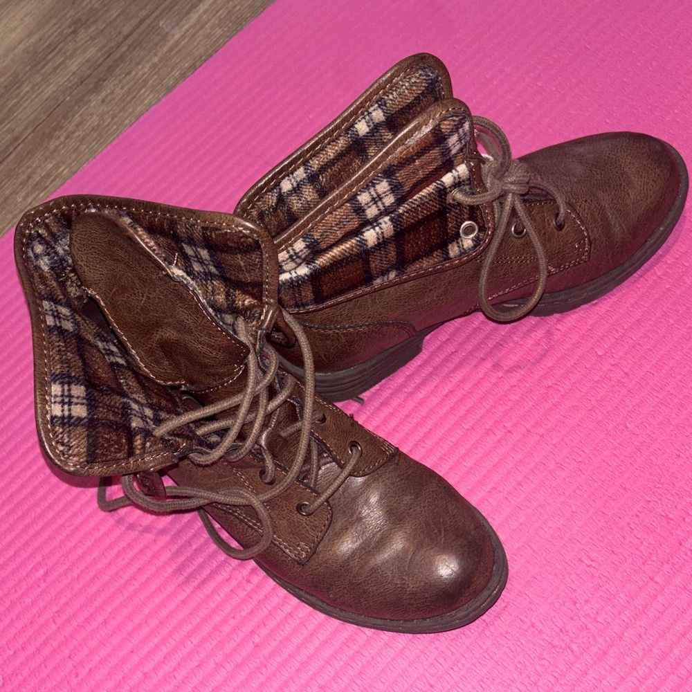 Stylish Brown Women's Combat Boots with Plaid Lining